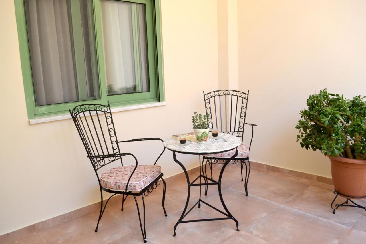 Yannis Guest House Aegina Exterior foto